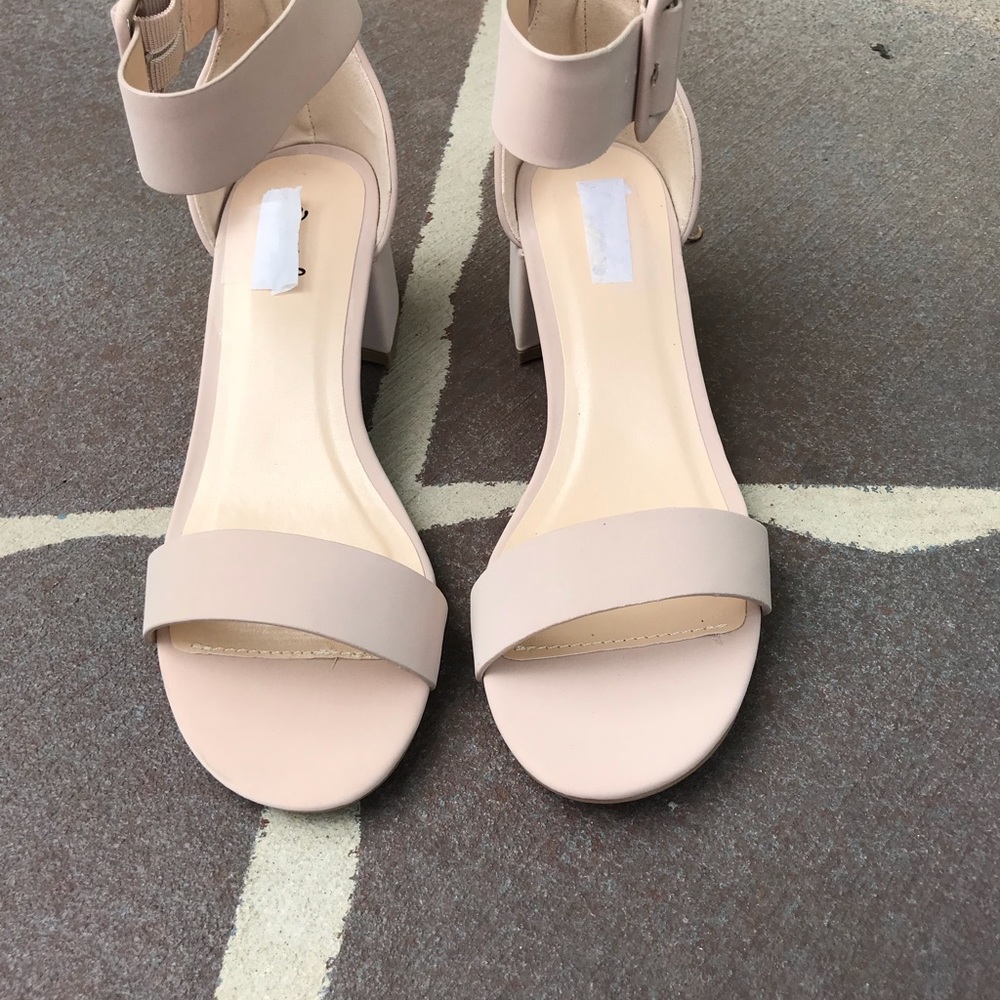 🎊🎊HOST PICK🎊🎊SMALL HEEL OPEN TOE SIZE 6 LEFT!! - Picture 7 of 7